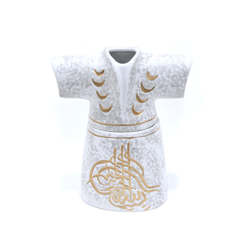 Porcelain kaftan-shaped canister with Arabic calligraphy – elegant Arabic décor blending function and heritage.
