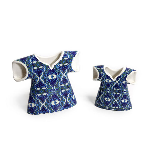 Porcelain kaftan figurine with hand-painted Adana pattern – elegant Arabic décor with Mediterranean soul.