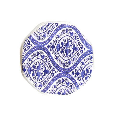 Mini porcelain accessory with Mediterranean octagon motif – geometric Arabic décor with artistic flair.