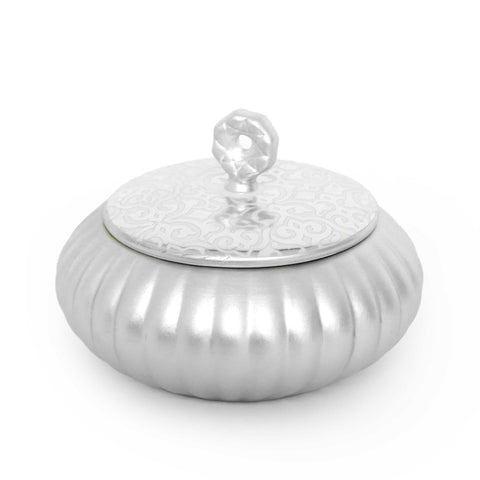 Porcelain bomboniere with hand-painted oriental patterned cover – refined Arabic décor for gifting and celebrations.