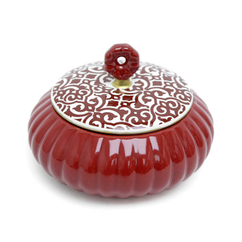 Porcelain bomboniere with hand-painted oriental patterned cover – refined Arabic décor for gifting and celebrations.