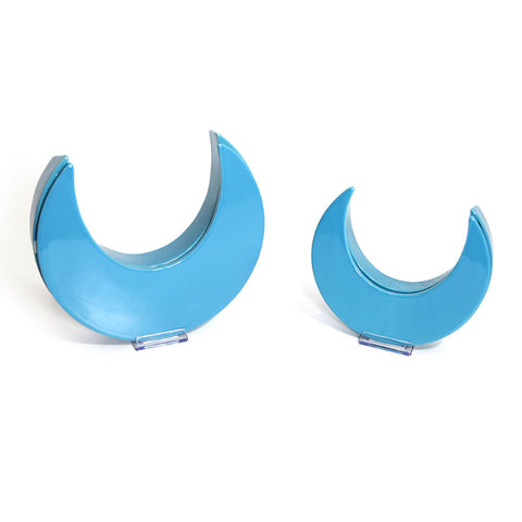 Plain porcelain moon-shaped box with minimalist design – versatile crescent lights décor for elegant settings.